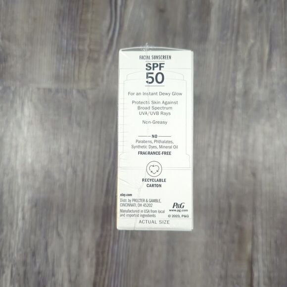 Olay Glow + Protect Sunscreen Stick w Vitamin C SPF50 Dewy Glow 0.5oz LO… - Picture 3 of 6